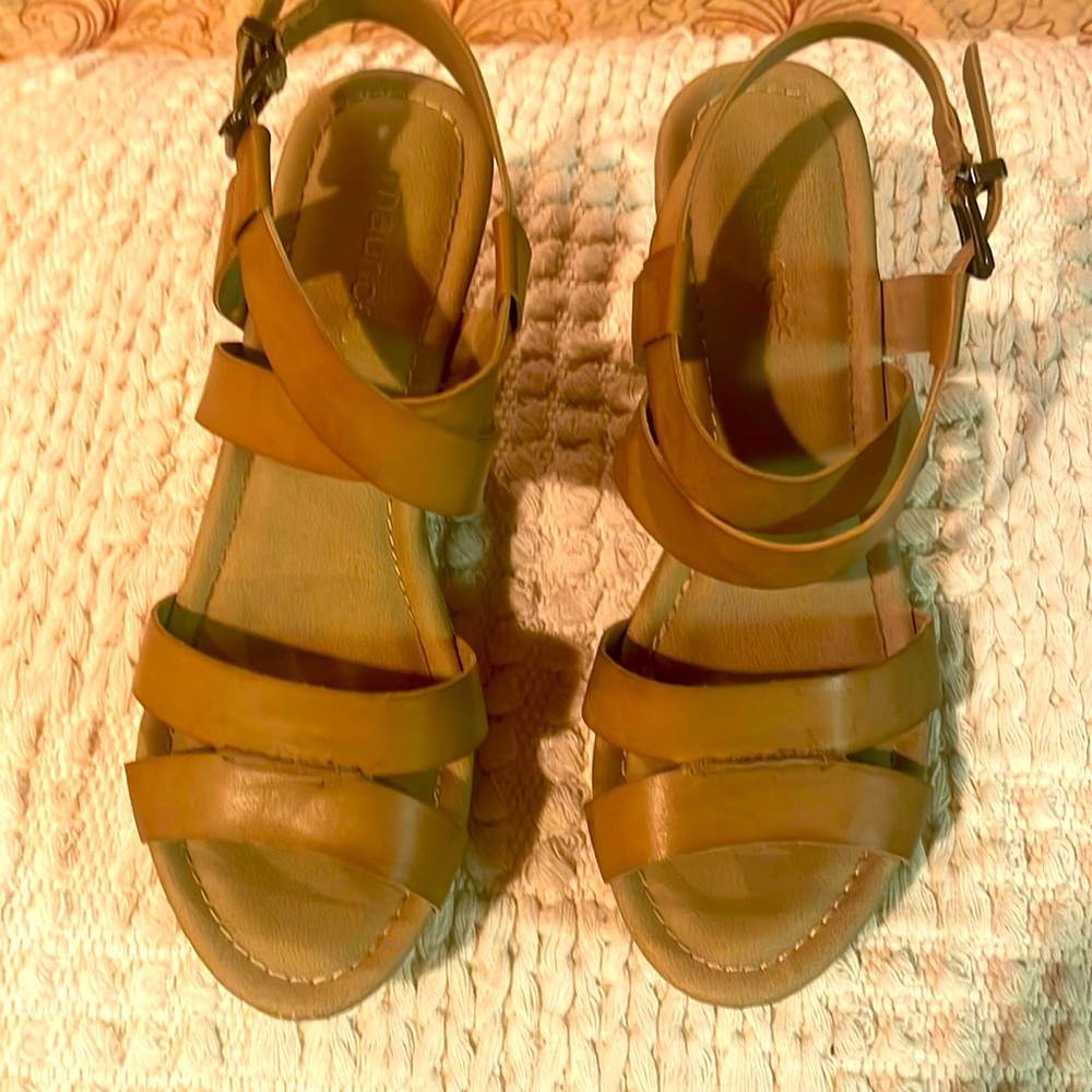 Tan Maurice’s Wedge shoes size 8